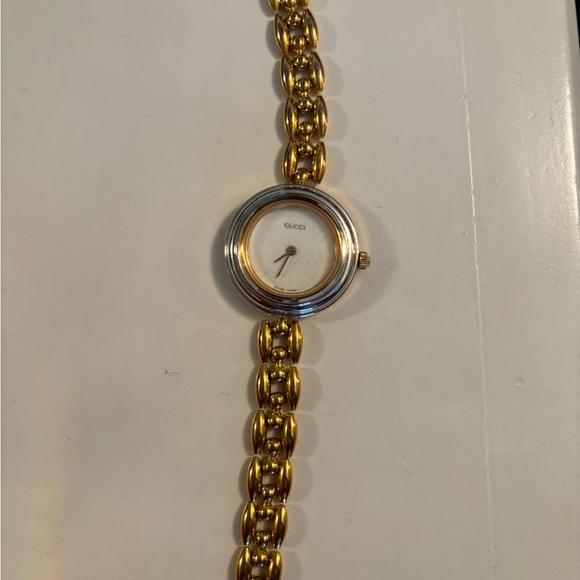 Gucci Vintage Women's Watch - Picture 2 of 4